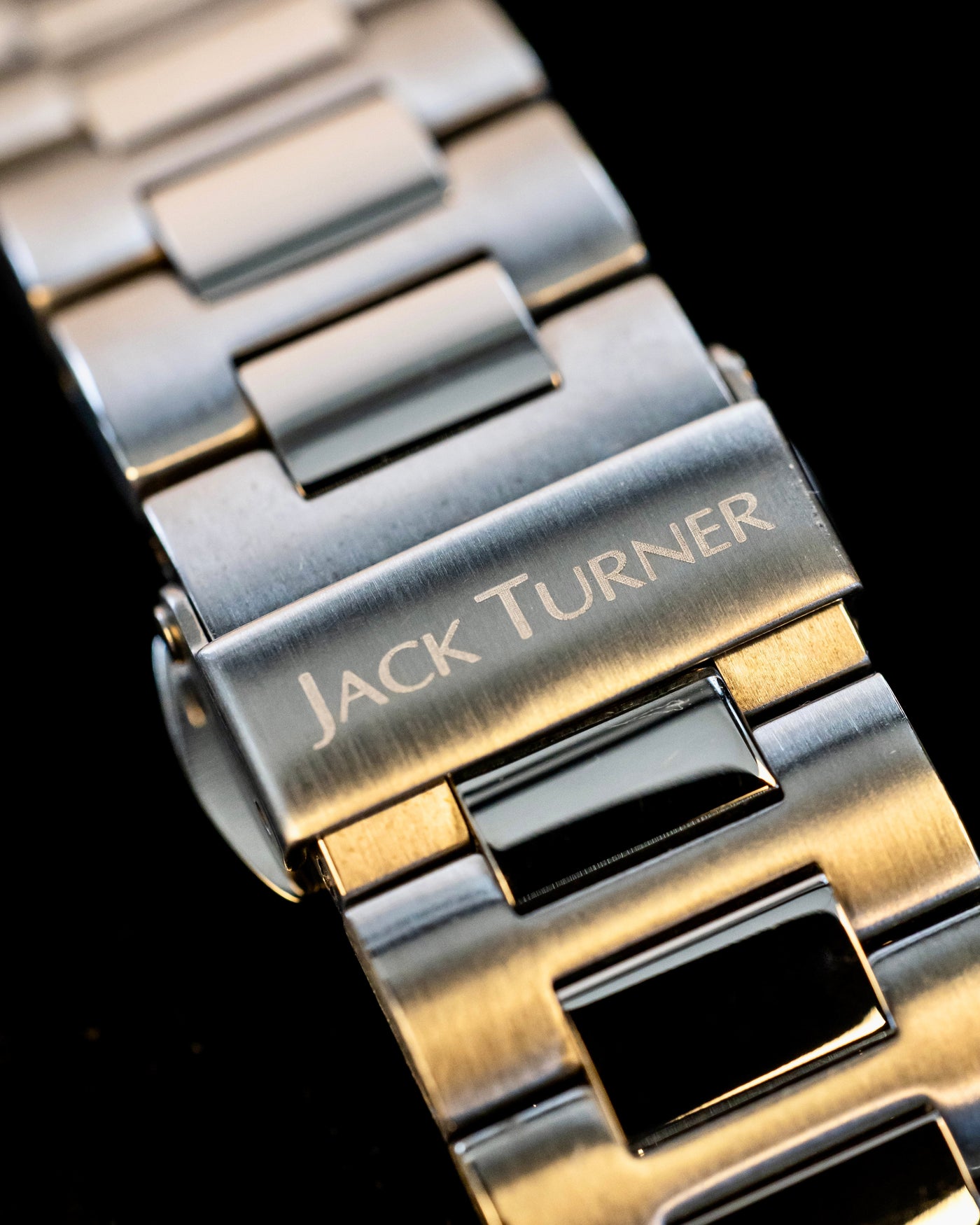Exploring the Grades of Steel in Watchmaking: Crafting Timeless Elegance