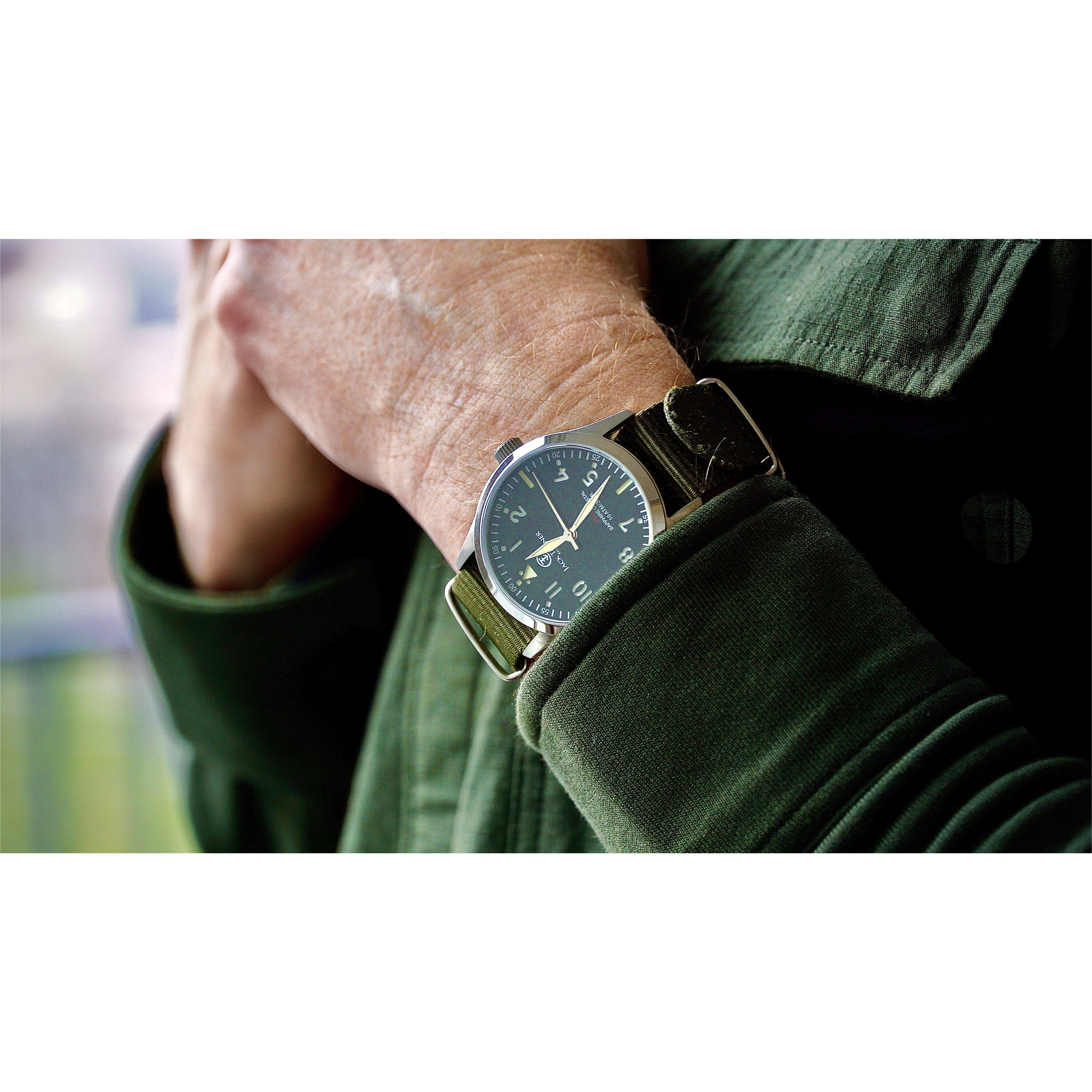 Black “THE TRAVELER” Stainless Steel Pilot / Field Watch with Mechanical Quartz Movement for Men