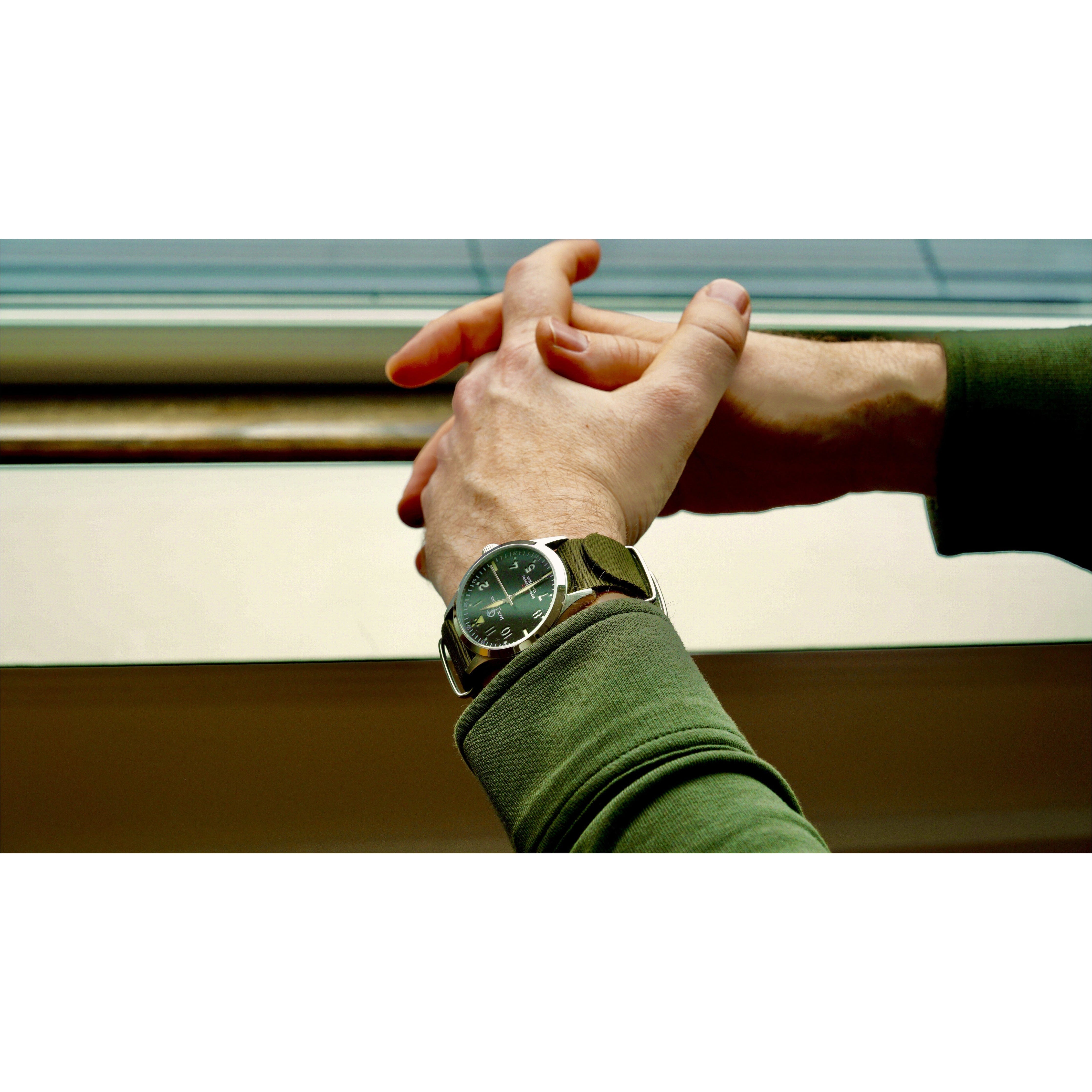Wheat “THE TRAVELER” Stainless Steel Pilot / Field Watch with Mechanical Quartz Movement for Men